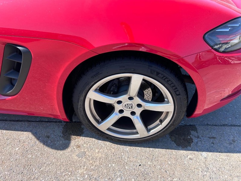 Porsche 718 Boxster Vehicle Full-screen Gallery Image 5