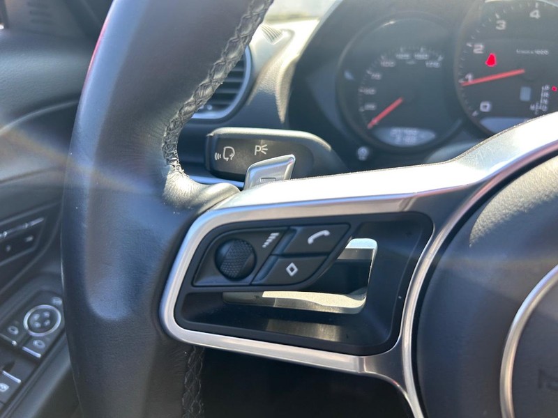 Porsche 718 Boxster Vehicle Full-screen Gallery Image 13