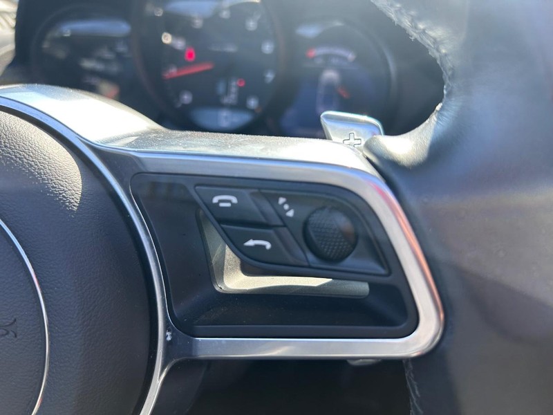 Porsche 718 Boxster Vehicle Full-screen Gallery Image 14