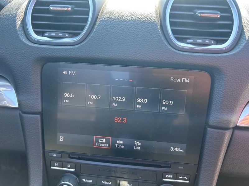 Porsche 718 Boxster Vehicle Full-screen Gallery Image 15