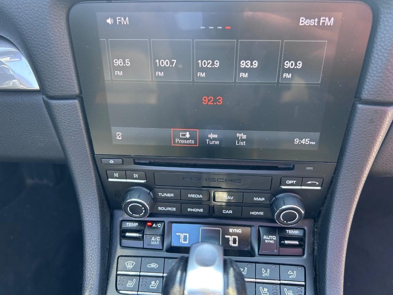 Porsche 718 Boxster Vehicle Full-screen Gallery Image 16