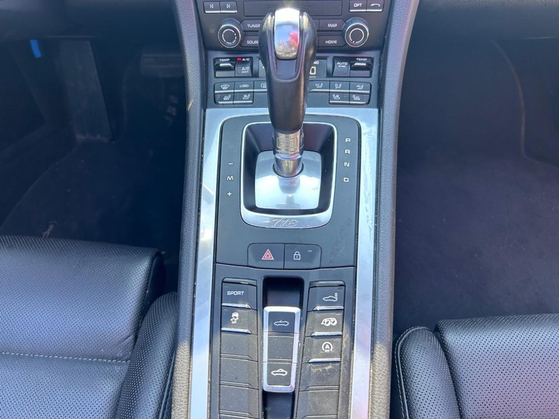 Porsche 718 Boxster Vehicle Full-screen Gallery Image 17