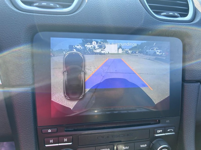 Porsche 718 Boxster Vehicle Full-screen Gallery Image 23