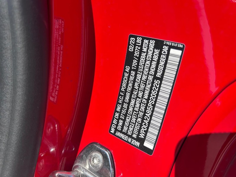 Porsche 718 Boxster Vehicle Full-screen Gallery Image 24