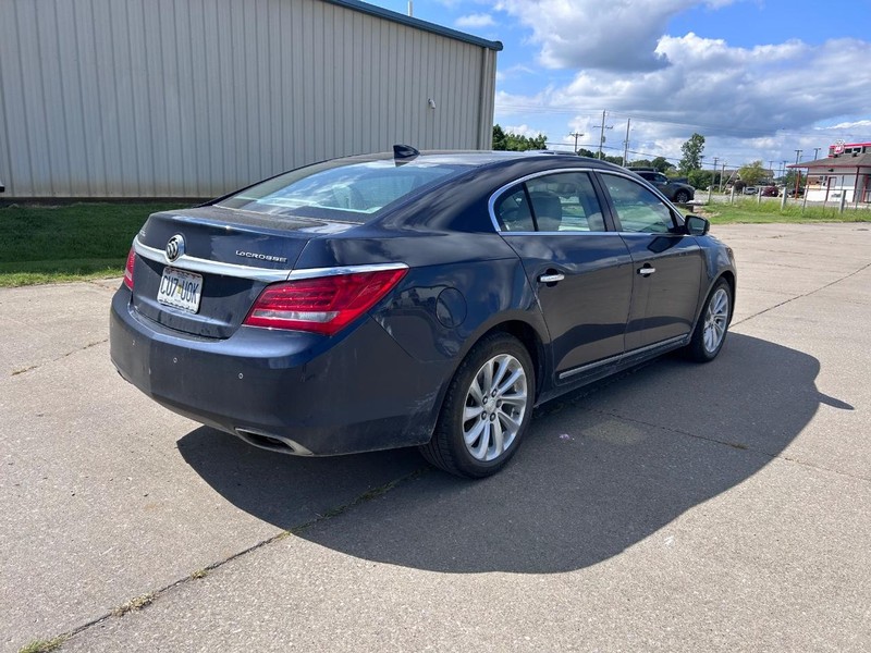 Buick LaCrosse Vehicle Full-screen Gallery Image 03