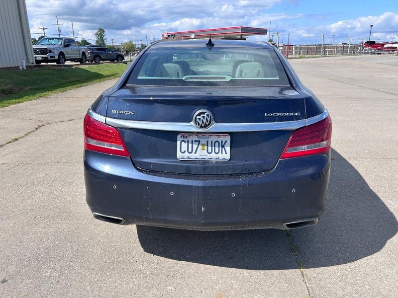 Buick LaCrosse Vehicle Full-screen Gallery Image 04