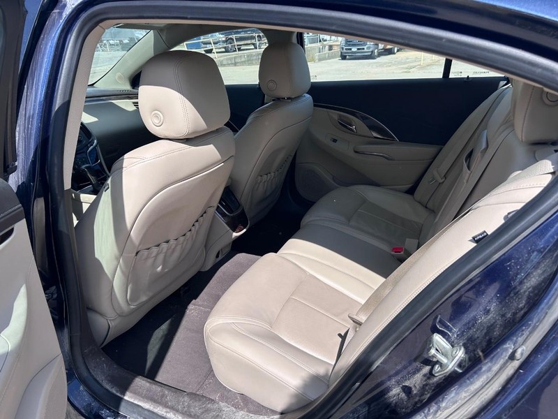 Buick LaCrosse Vehicle Full-screen Gallery Image 07