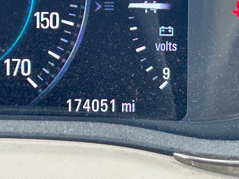 Buick LaCrosse Vehicle Full-screen Gallery Image 18