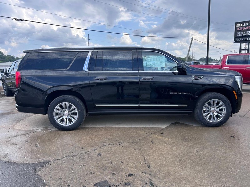 GMC Yukon XL Vehicle Full-screen Gallery Image 2