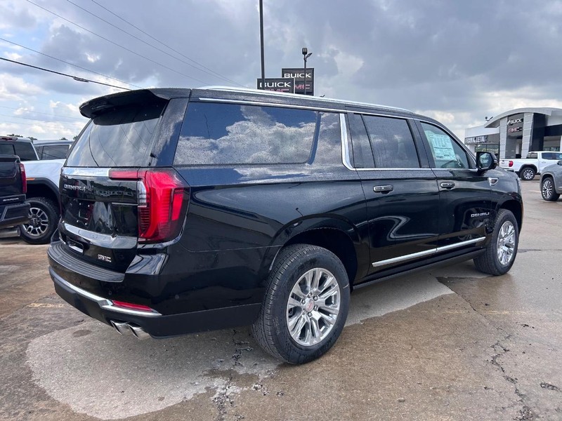 GMC Yukon XL Vehicle Full-screen Gallery Image 3