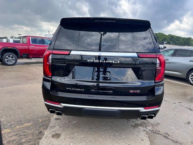 GMC Yukon XL Vehicle Full-screen Gallery Image 4