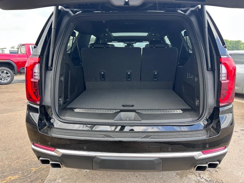 GMC Yukon XL Vehicle Full-screen Gallery Image 5