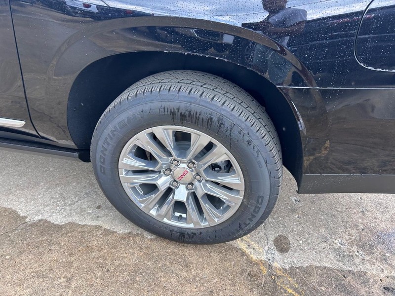 GMC Yukon XL Vehicle Full-screen Gallery Image 7