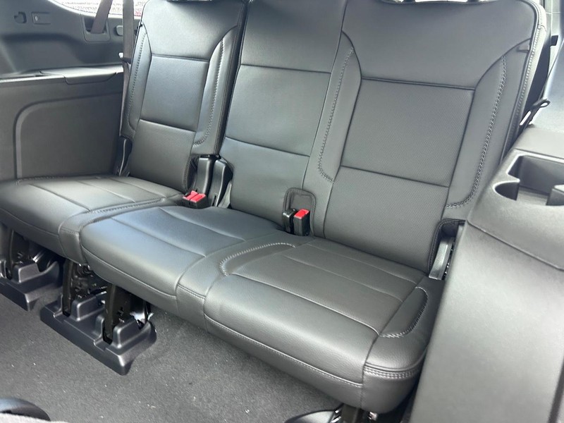 GMC Yukon XL Vehicle Full-screen Gallery Image 8