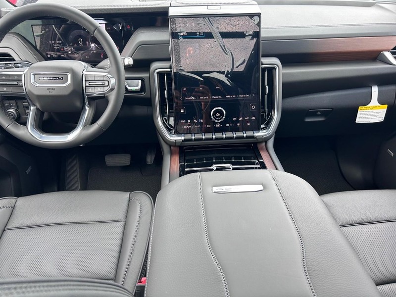 GMC Yukon XL Vehicle Full-screen Gallery Image 12