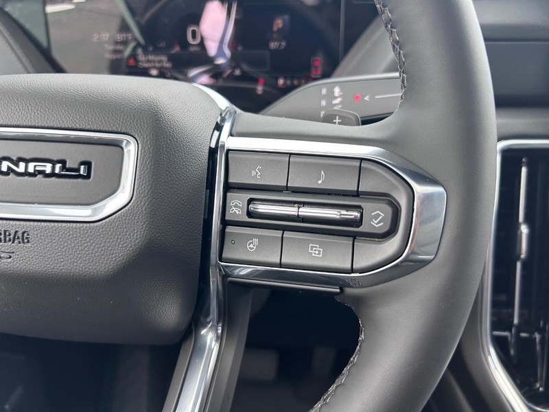 GMC Yukon XL Vehicle Full-screen Gallery Image 15