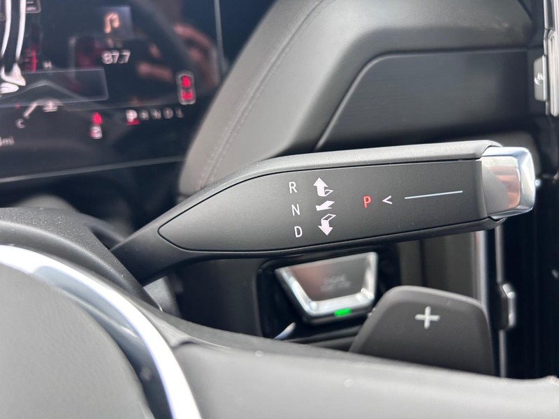 GMC Yukon XL Vehicle Full-screen Gallery Image 16