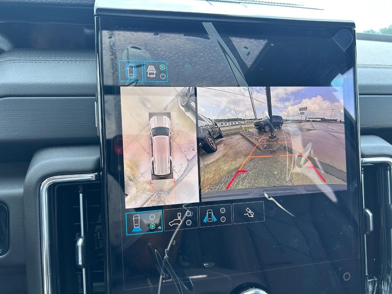 GMC Yukon XL Vehicle Full-screen Gallery Image 24