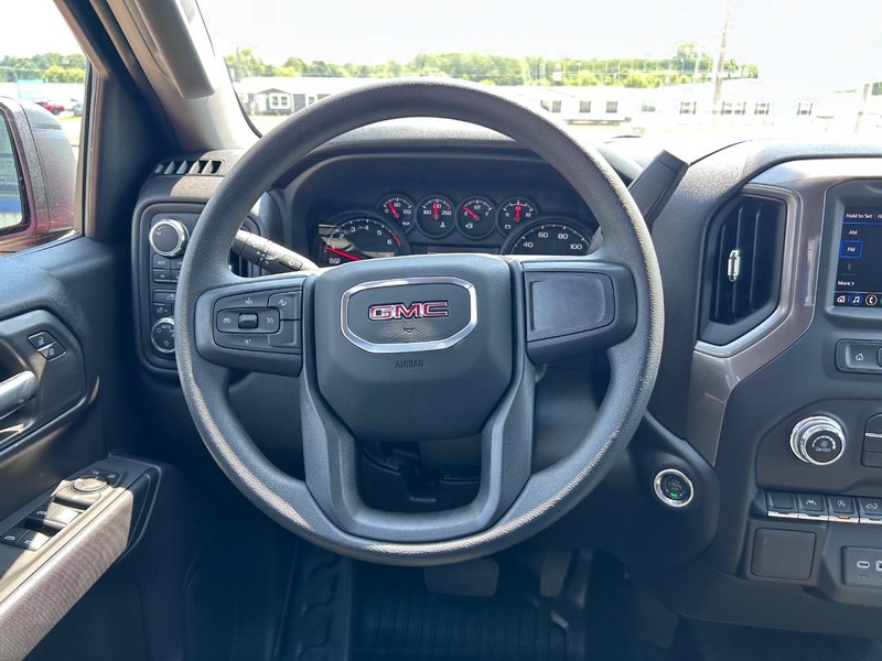 GMC Sierra 1500 Vehicle Full-screen Gallery Image 9