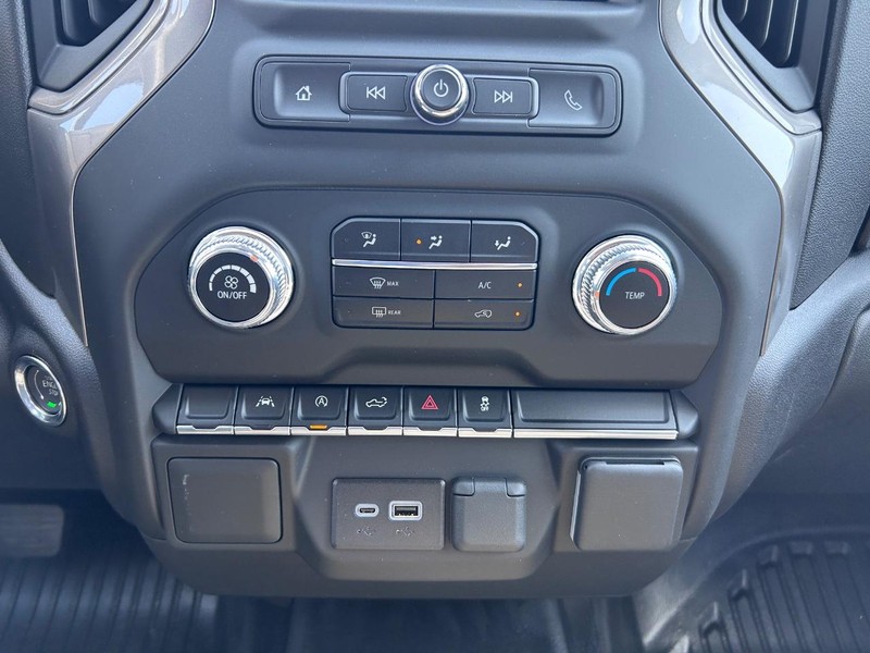 GMC Sierra 1500 Vehicle Full-screen Gallery Image 12