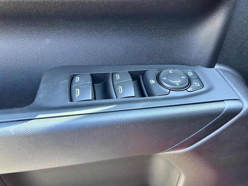 GMC Sierra 1500 Vehicle Full-screen Gallery Image 14