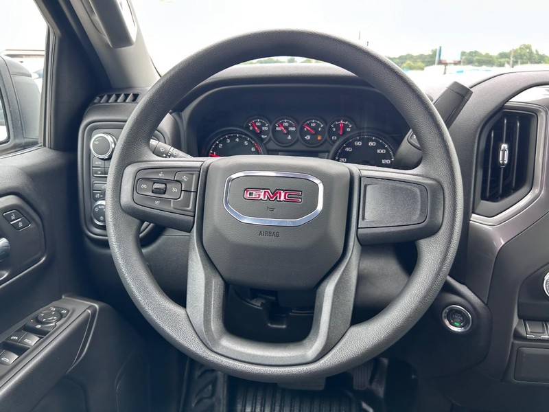 GMC Sierra 1500 Vehicle Full-screen Gallery Image 8