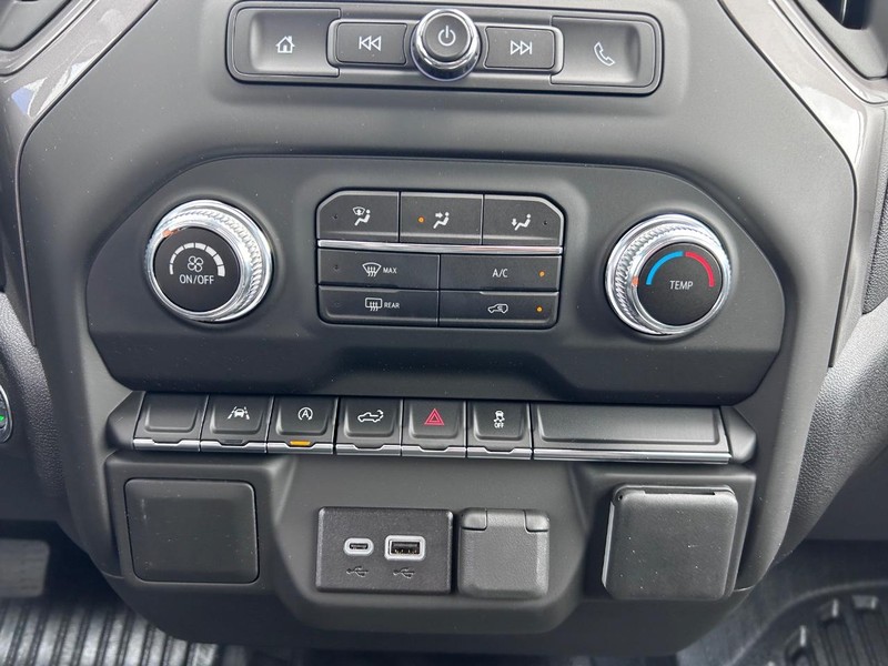 GMC Sierra 1500 Vehicle Full-screen Gallery Image 11