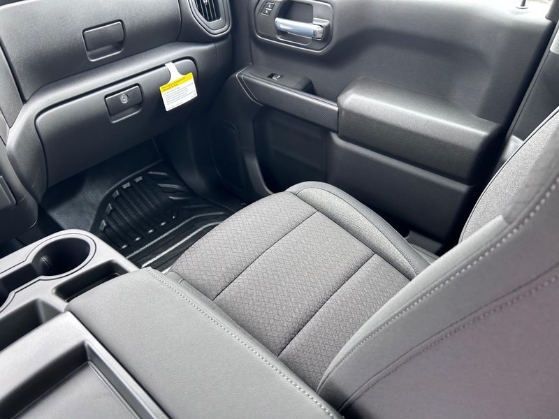 GMC Sierra 1500 Vehicle Full-screen Gallery Image 12