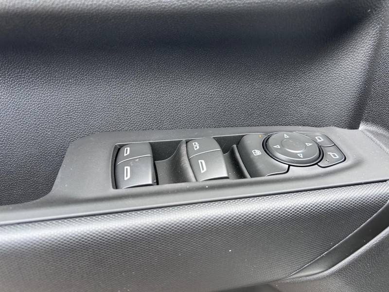 GMC Sierra 1500 Vehicle Full-screen Gallery Image 13