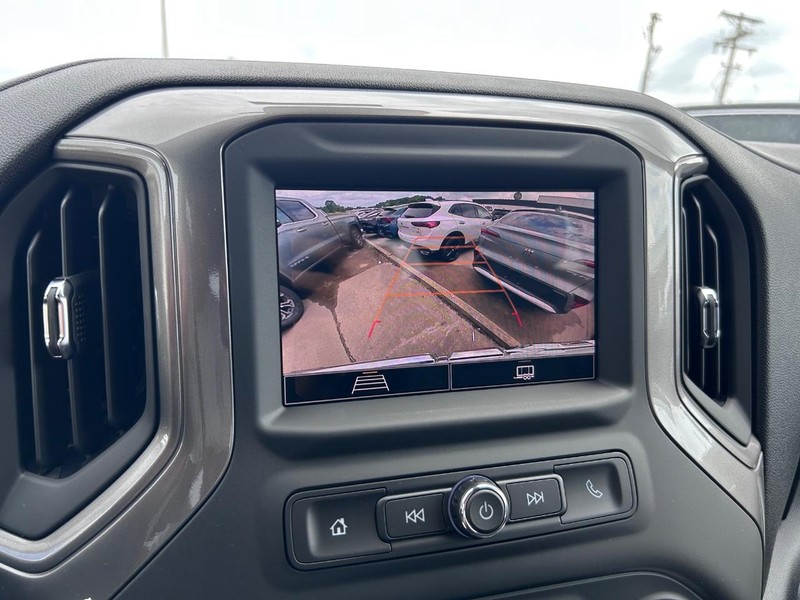 GMC Sierra 1500 Vehicle Full-screen Gallery Image 16