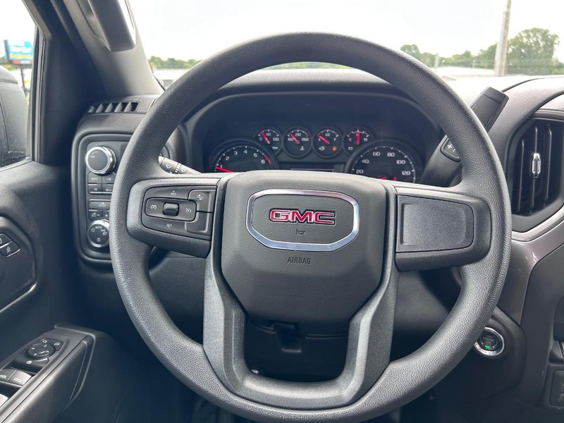 GMC Sierra 1500 Vehicle Full-screen Gallery Image 9
