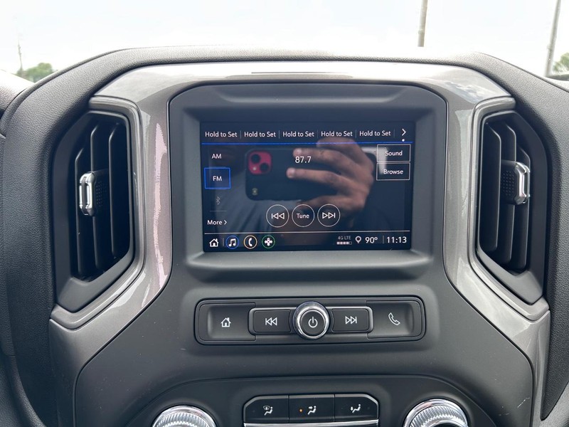 GMC Sierra 1500 Vehicle Full-screen Gallery Image 11