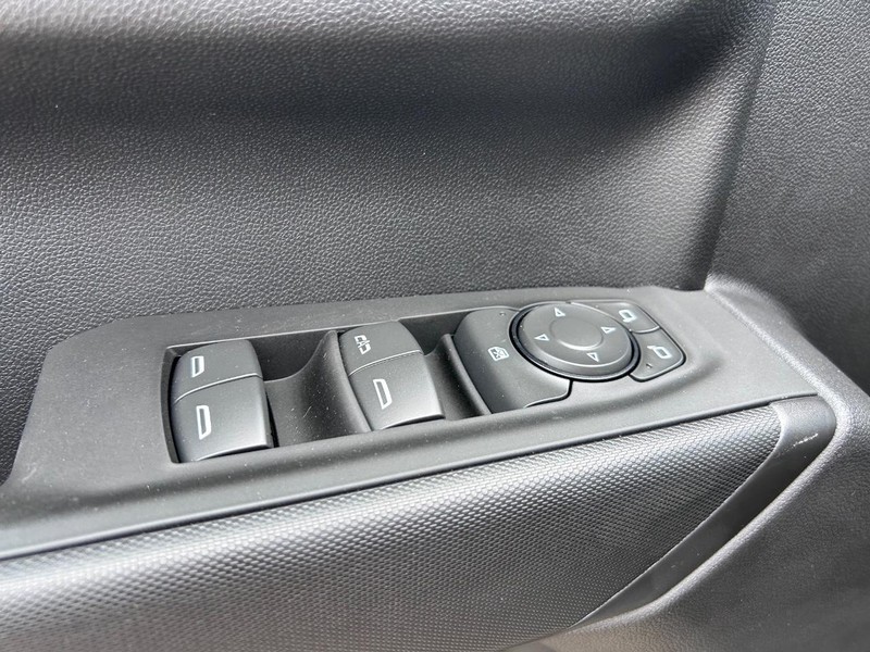 GMC Sierra 1500 Vehicle Full-screen Gallery Image 14