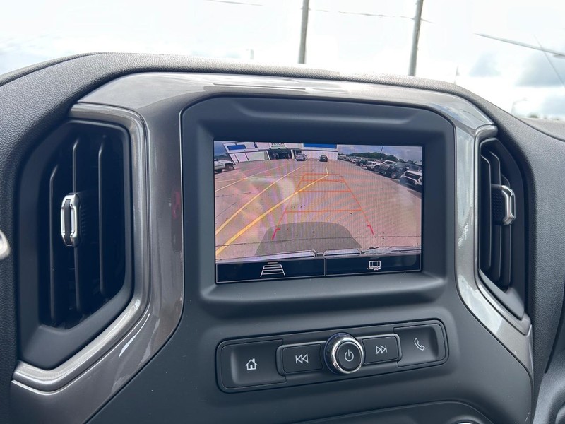 GMC Sierra 1500 Vehicle Full-screen Gallery Image 17