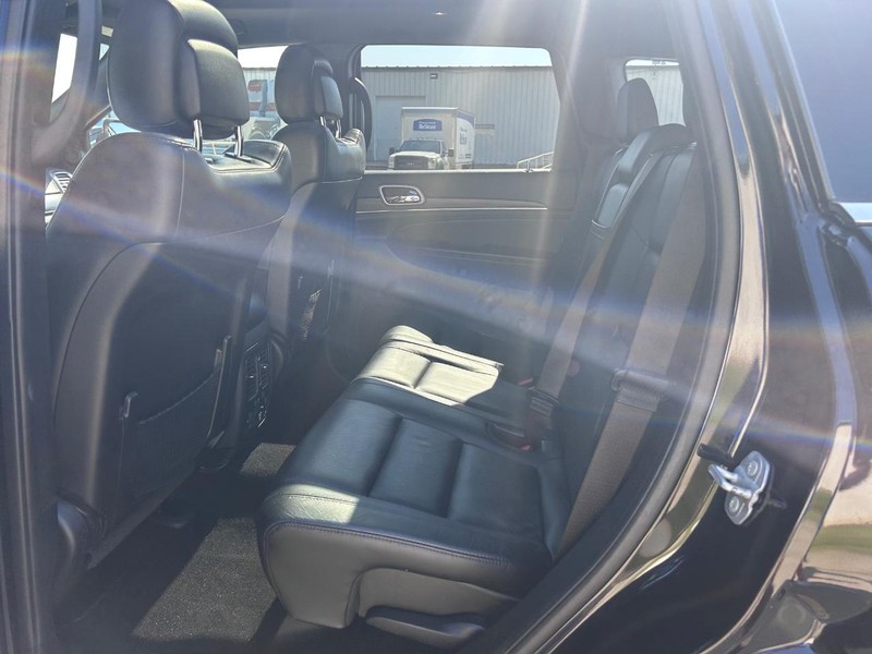 Jeep Grand Cherokee Vehicle Full-screen Gallery Image 8