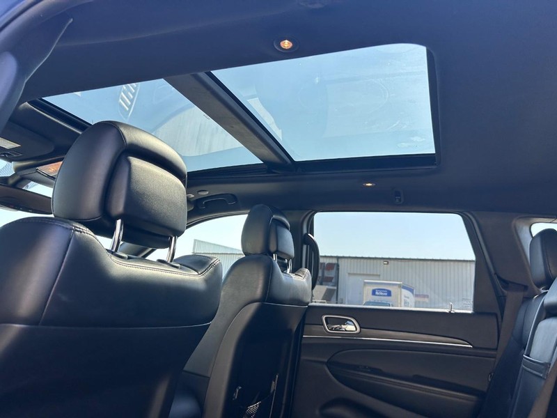 Jeep Grand Cherokee Vehicle Full-screen Gallery Image 9