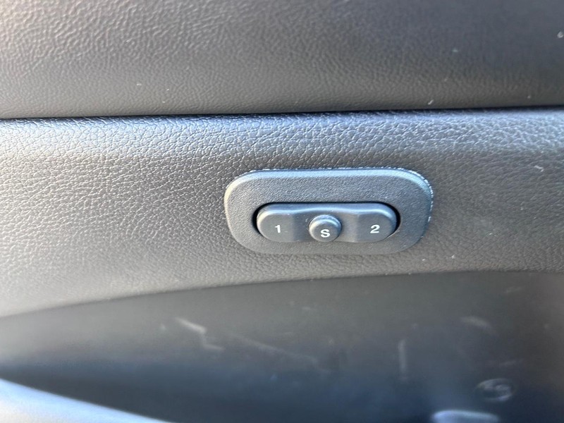 Jeep Grand Cherokee Vehicle Full-screen Gallery Image 19