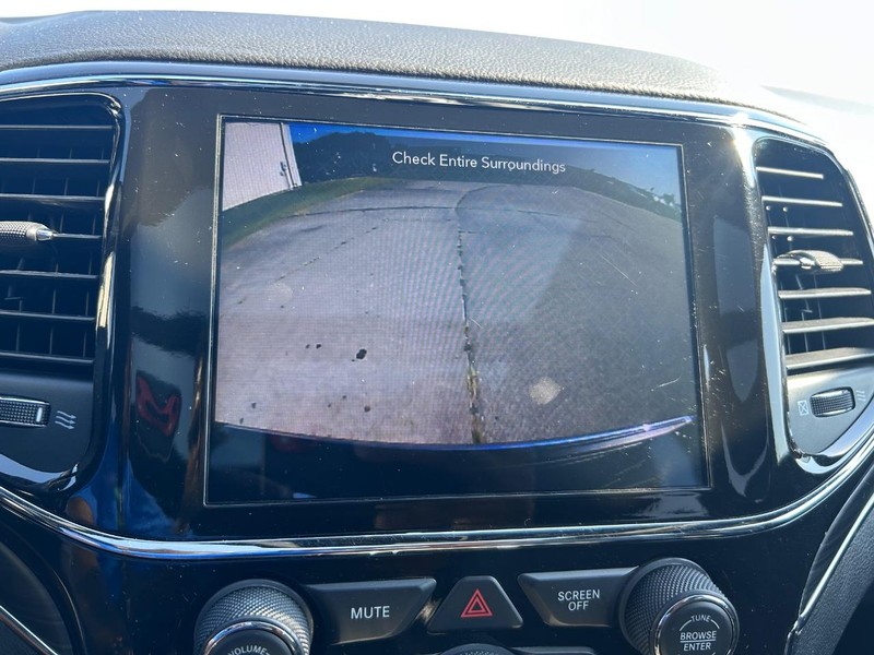 Jeep Grand Cherokee Vehicle Full-screen Gallery Image 22