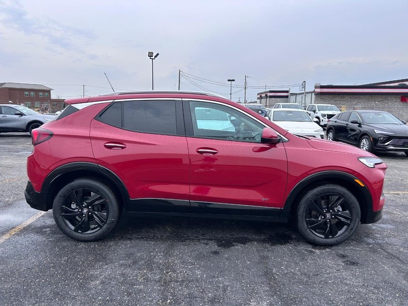 Buick Encore GX Vehicle Full-screen Gallery Image 2