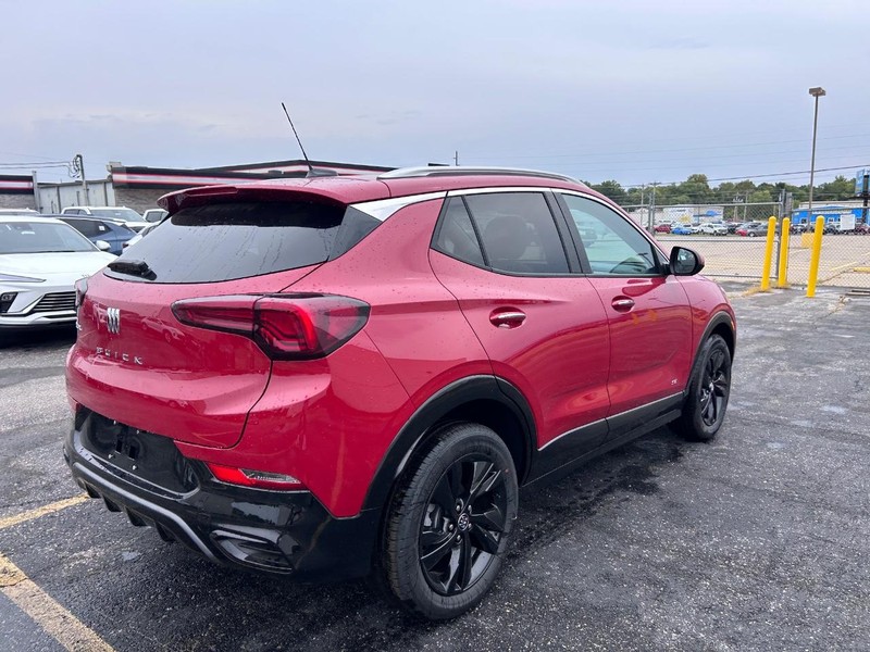 Buick Encore GX Vehicle Full-screen Gallery Image 3