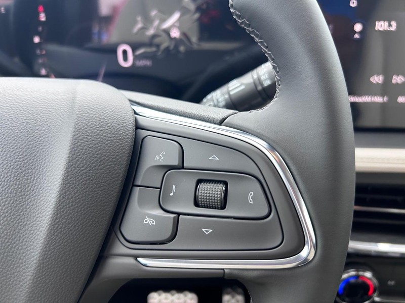 Buick Encore GX Vehicle Full-screen Gallery Image 11