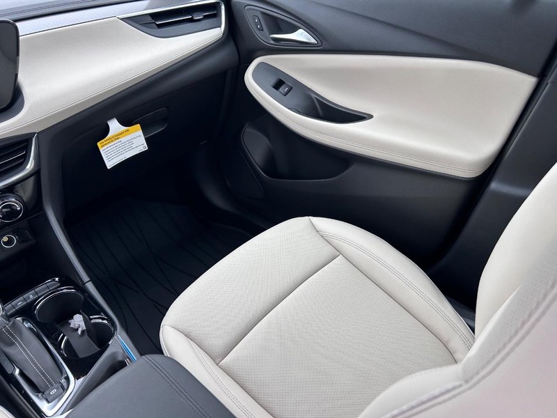 Buick Encore GX Vehicle Full-screen Gallery Image 16