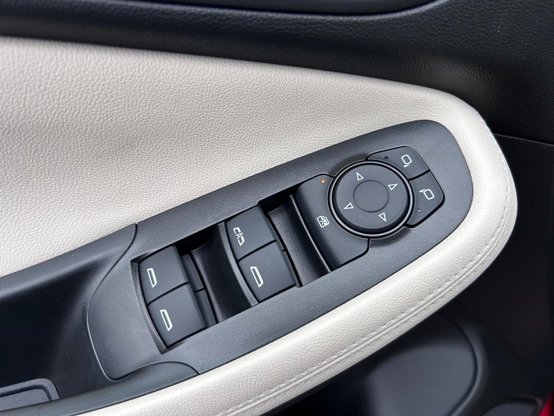 Buick Encore GX Vehicle Full-screen Gallery Image 17