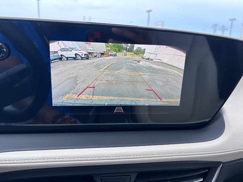 Buick Encore GX Vehicle Full-screen Gallery Image 19