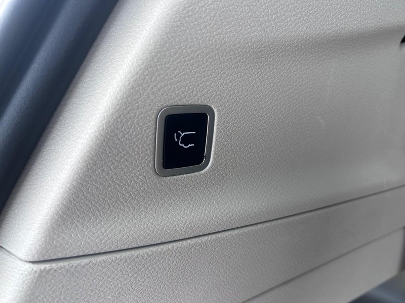 Chrysler Pacifica Vehicle Full-screen Gallery Image 6