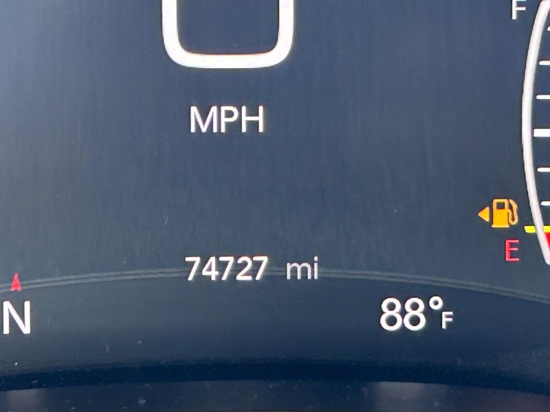 Chrysler Pacifica Vehicle Full-screen Gallery Image 22