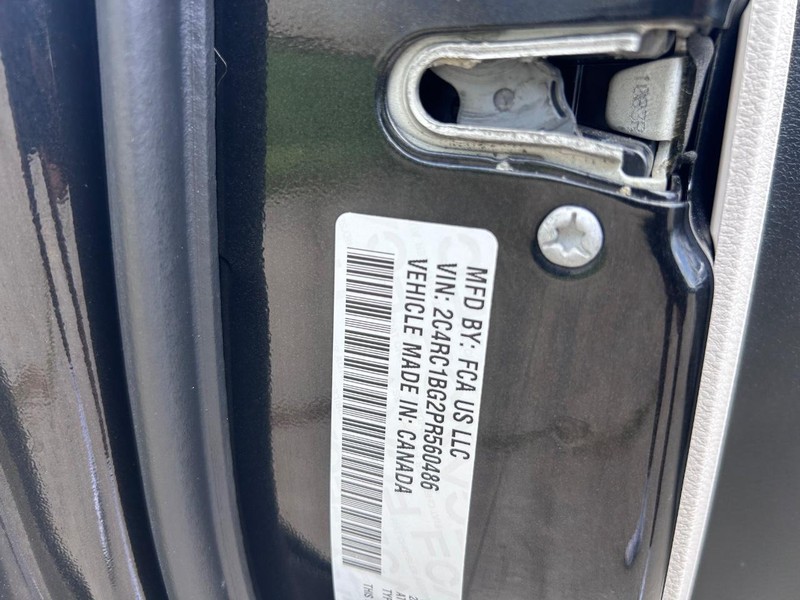 Chrysler Pacifica Vehicle Full-screen Gallery Image 24