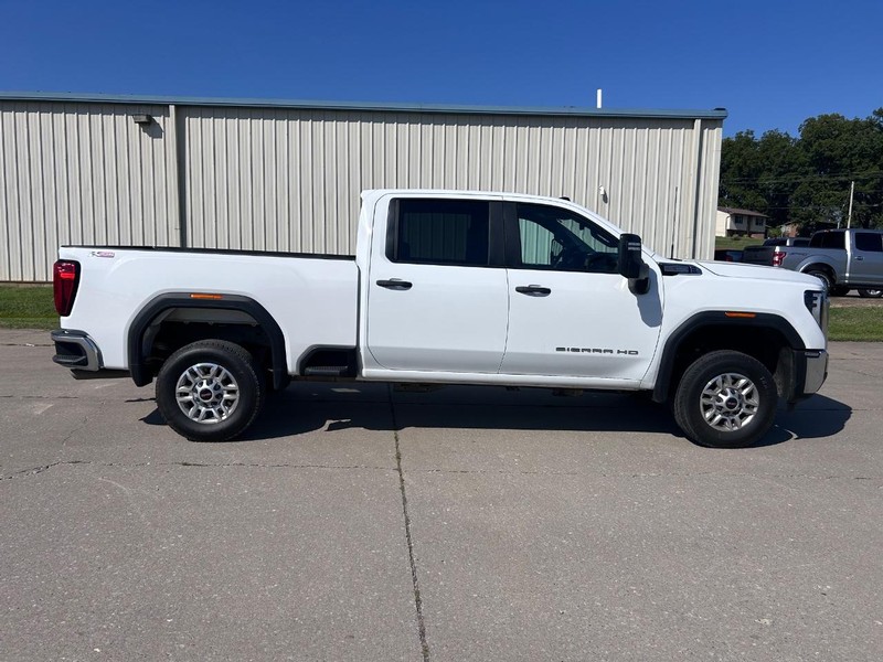 GMC Sierra 2500HD Vehicle Full-screen Gallery Image 2