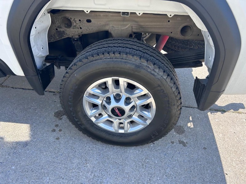 GMC Sierra 2500HD Vehicle Full-screen Gallery Image 6