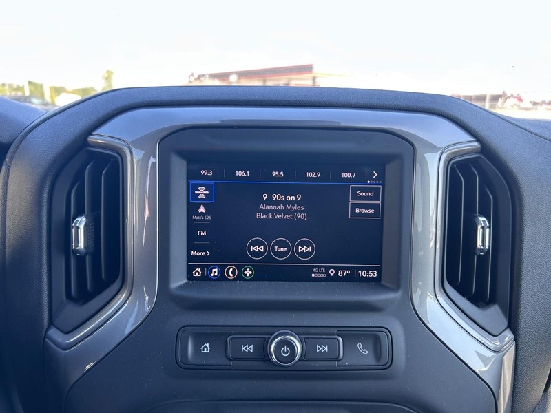 GMC Sierra 2500HD Vehicle Full-screen Gallery Image 11